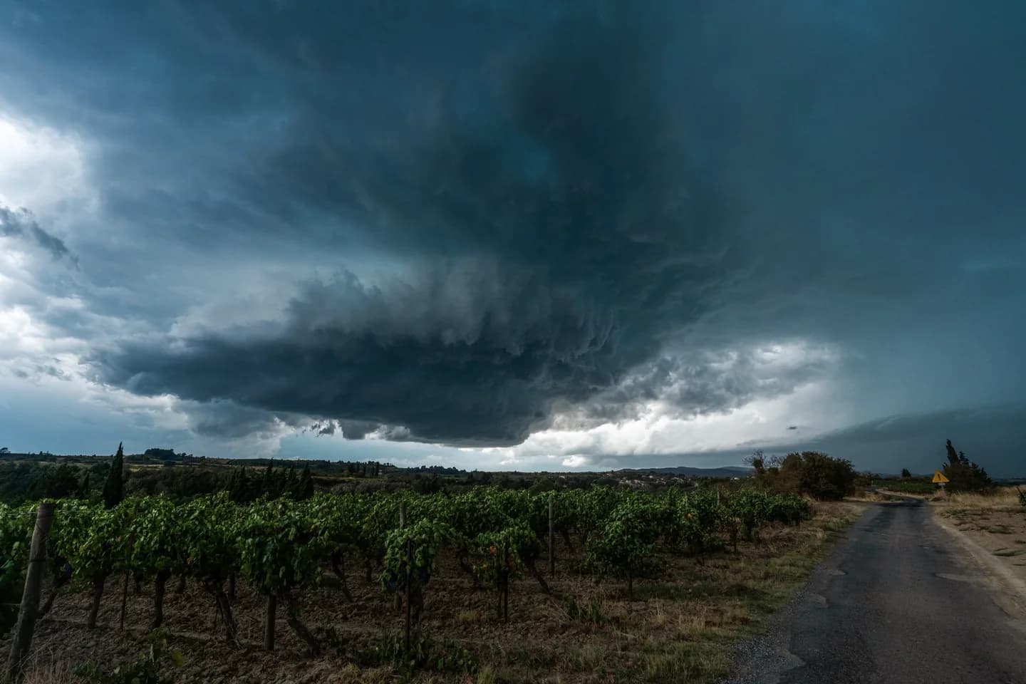 Nuage de supercellule au-dessus des vignes.